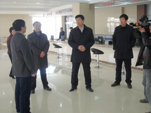 陈守义书记到县总工会调研_副本.JPG